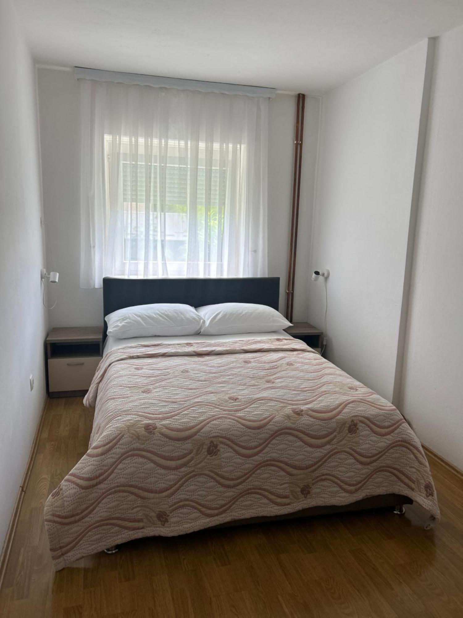 Apartments And Rooms Krizmanic Смолянац Екстериор снимка