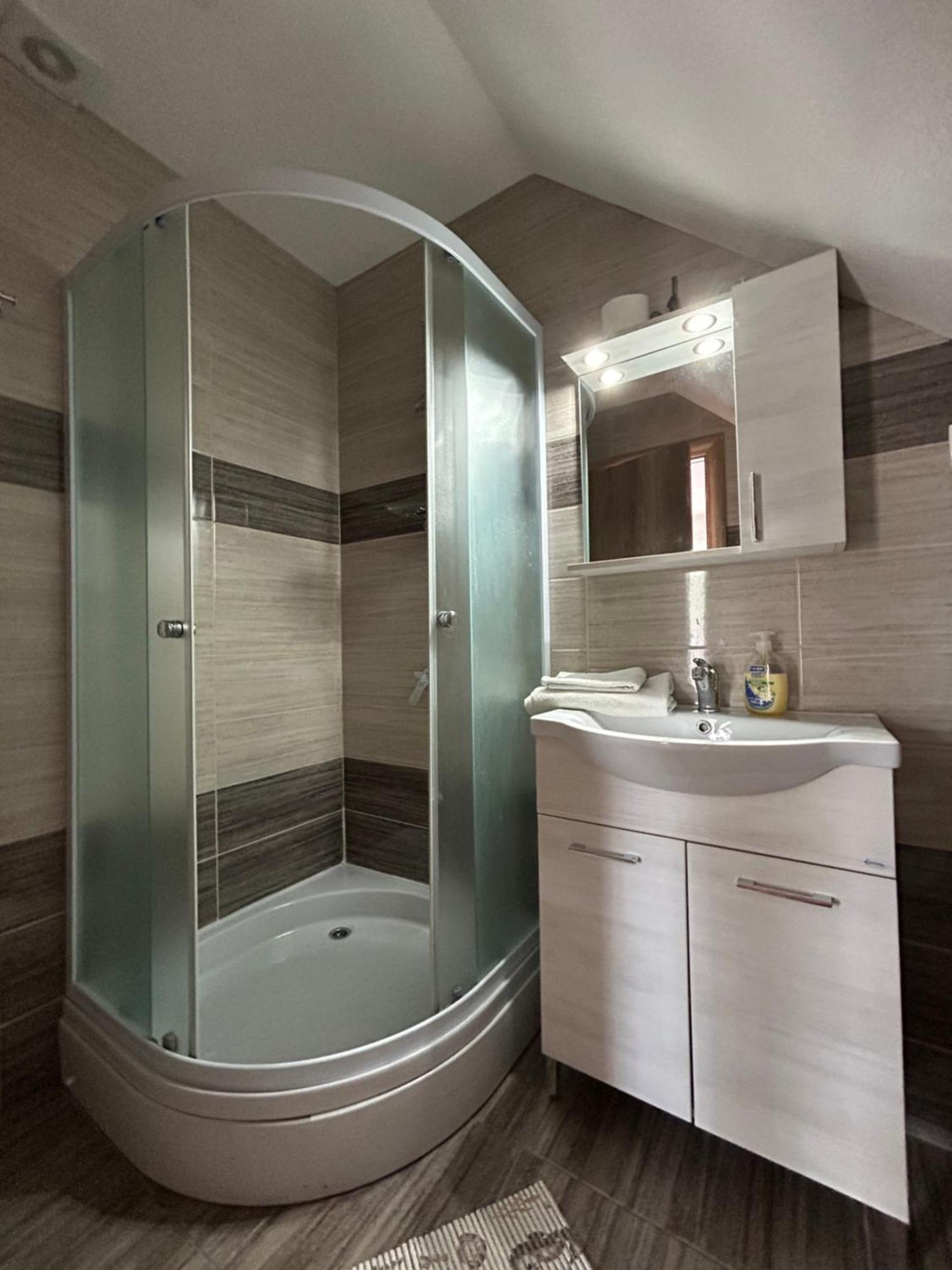 Apartments And Rooms Krizmanic Смолянац Екстериор снимка
