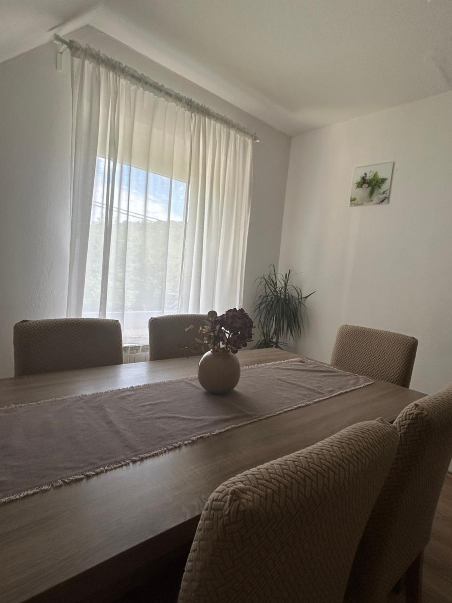 Apartments And Rooms Krizmanic Смолянац Екстериор снимка
