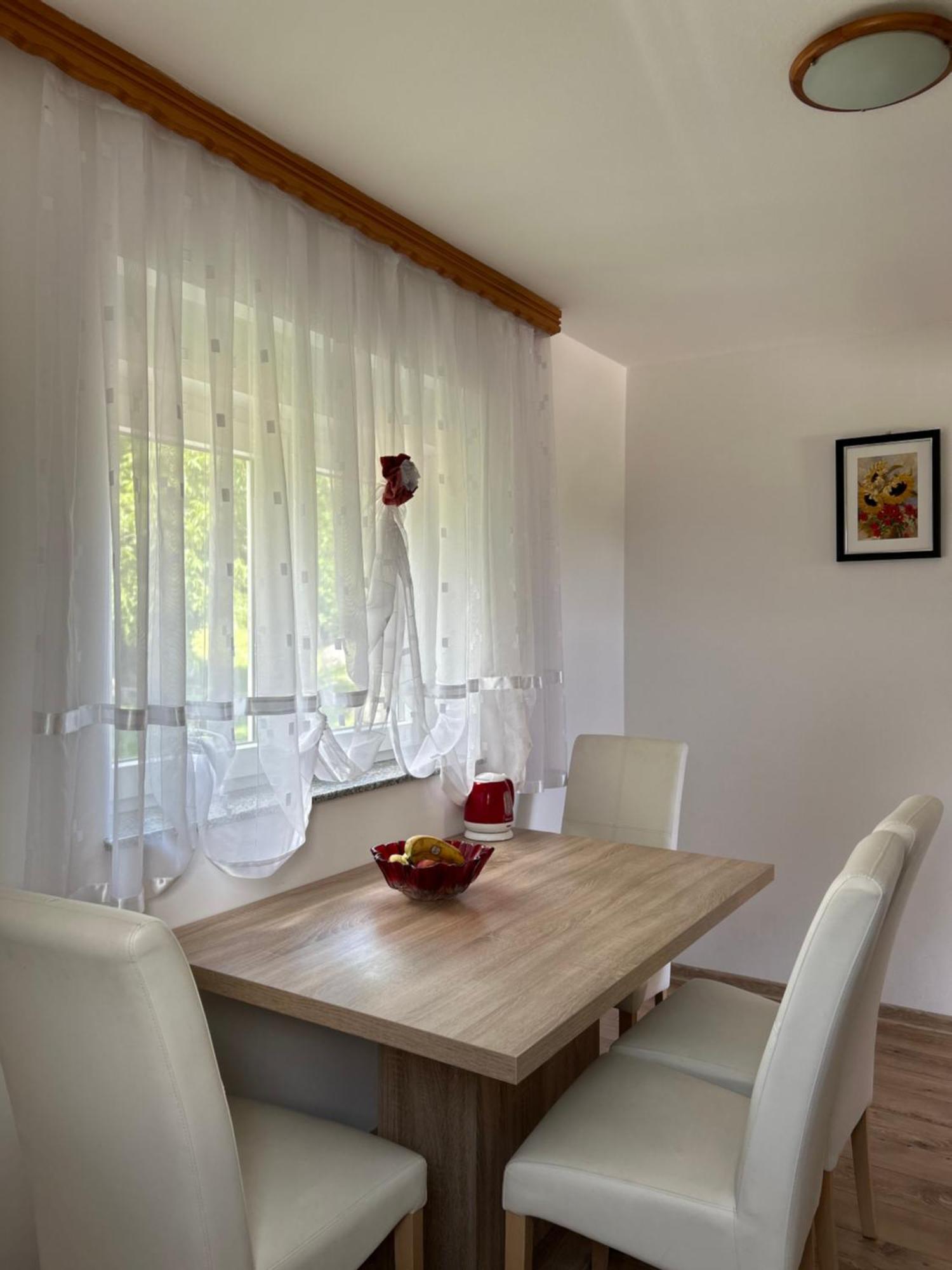 Apartments And Rooms Krizmanic Смолянац Екстериор снимка